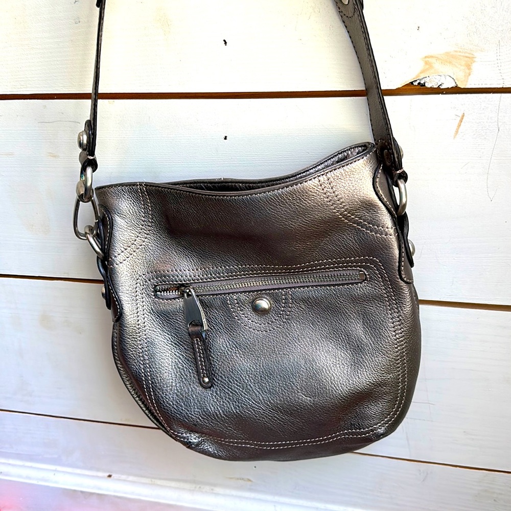 B Makowsky Silver Leather Crossbody w/Leopard Print Lining- zip Closure- travel